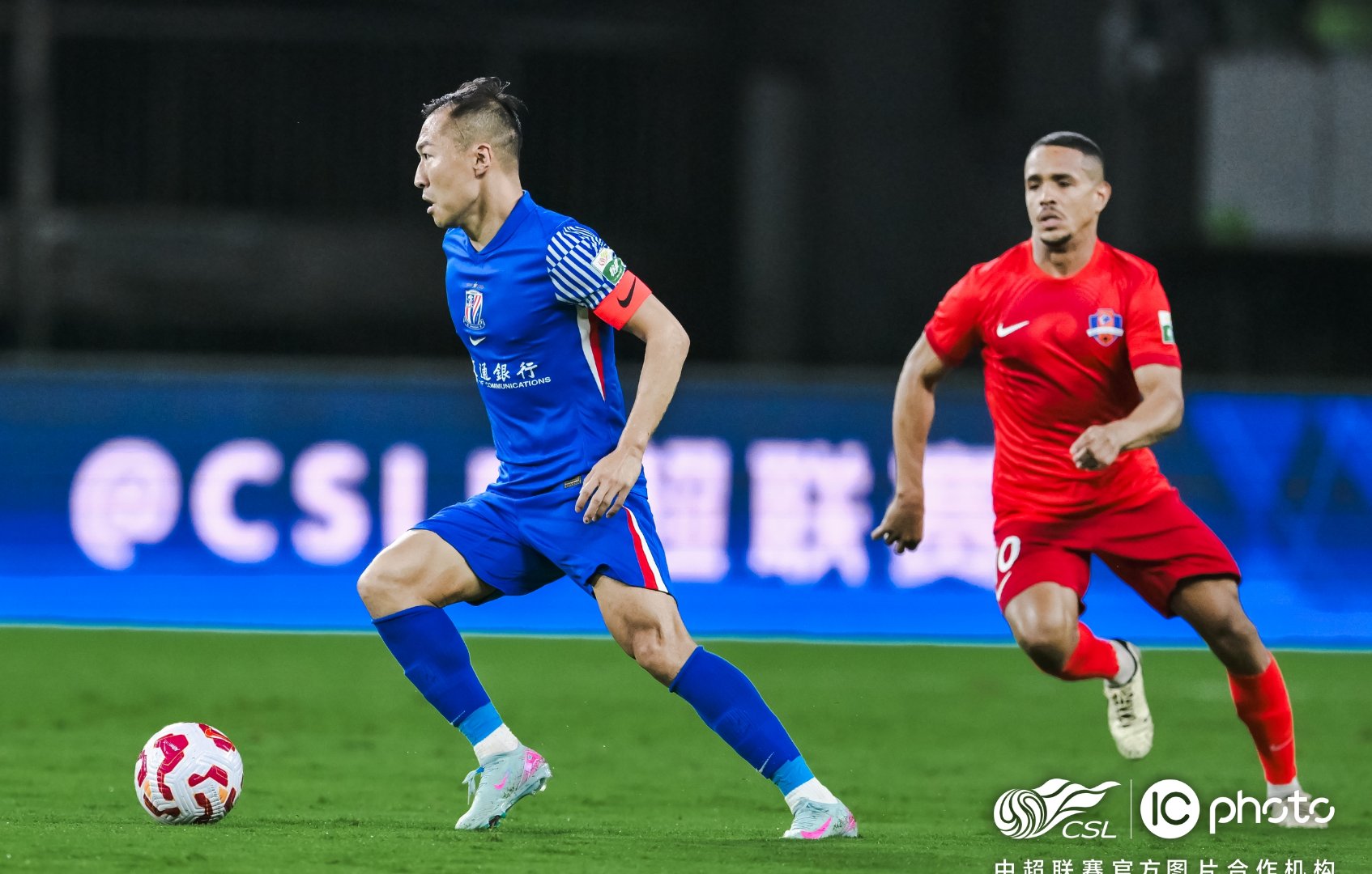 爱游戏社区-窗口期意甲传出新动向，多伦多猛龙造点机会，管理层表态——球迷炸锅，阵容厚度经受考验(多伦多猛龙球馆)